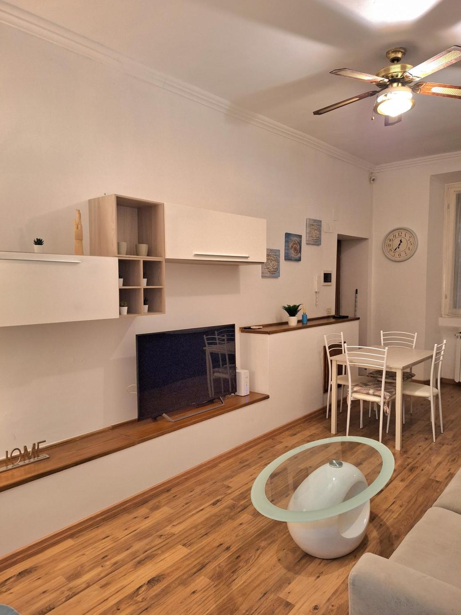 Lambra 103 Apartment Milan