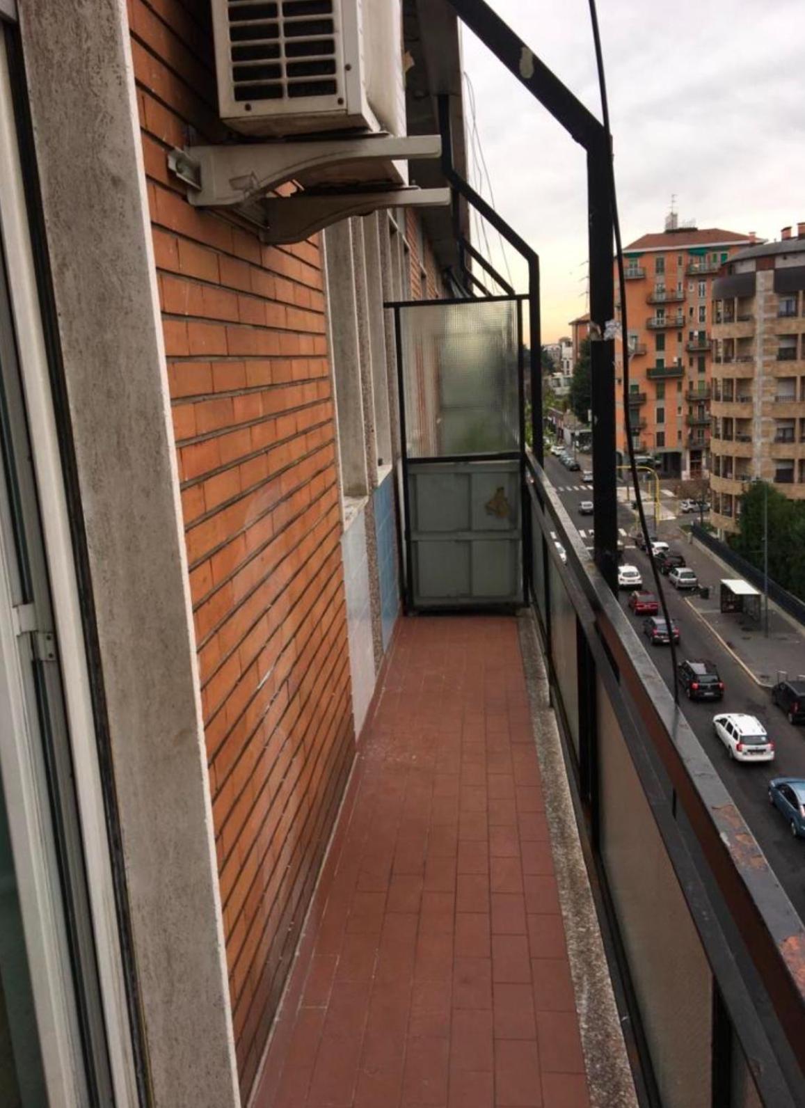Apartment With Balcony And View Close To The Yellow Metro City Milan