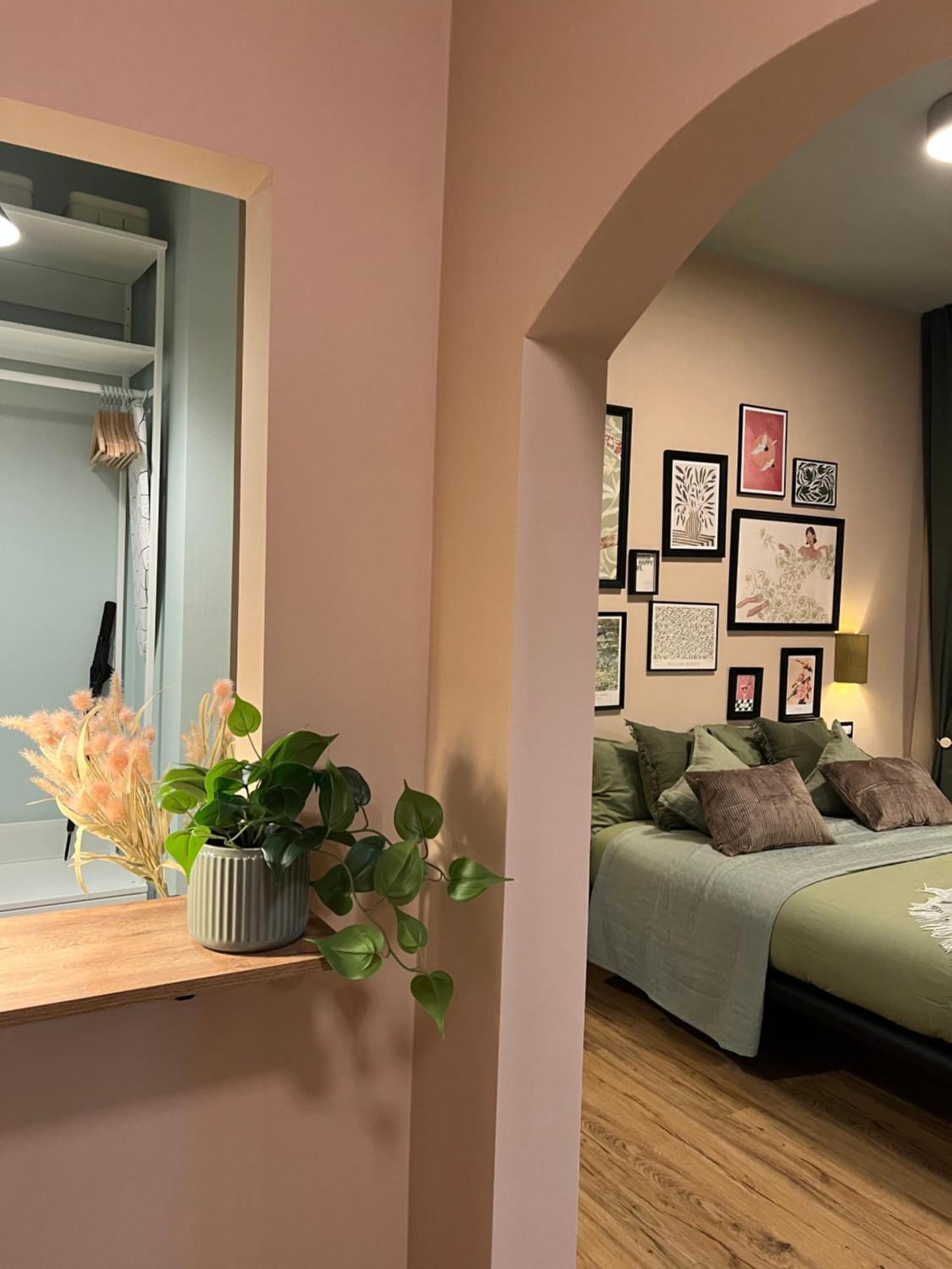 Charme And Cozy 3 Km Away From Duomo Apartment *