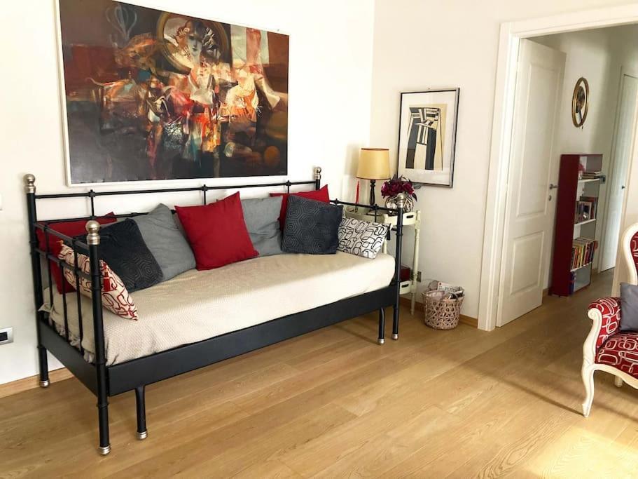 Artistic Park Apartment