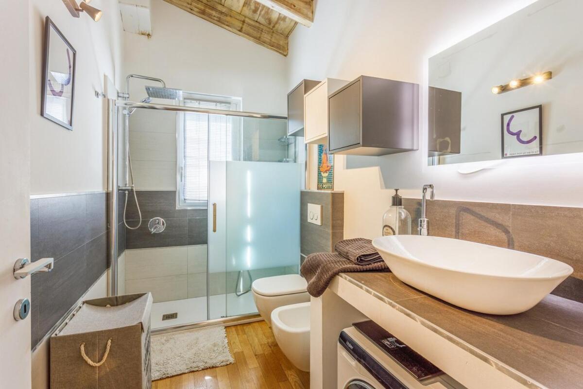 Unconventional Near Linate - Supreme Meme Loft Milan