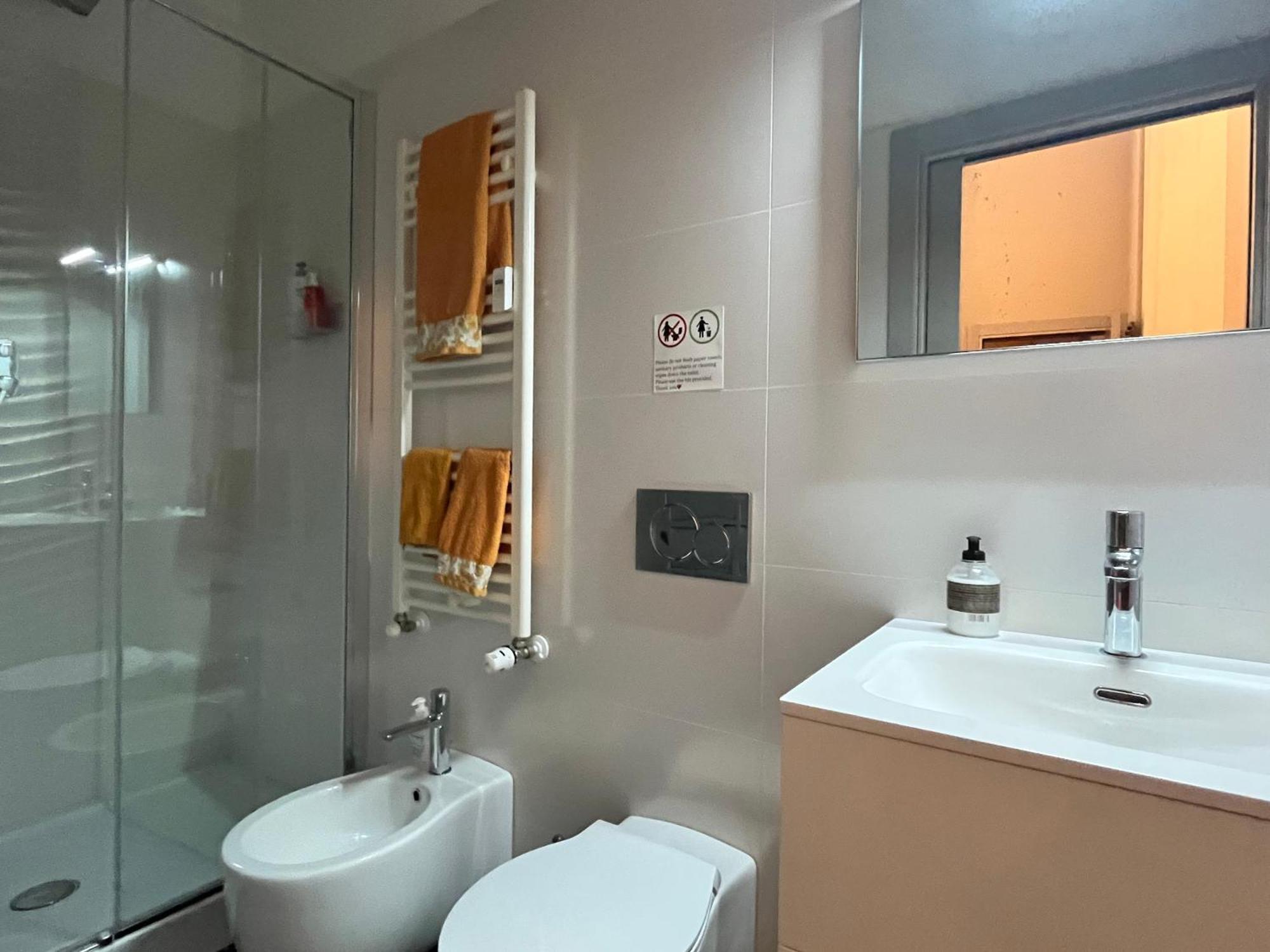 Bellissima Con Bagno Privato Citylife - Sempione Alloggio in famiglia *