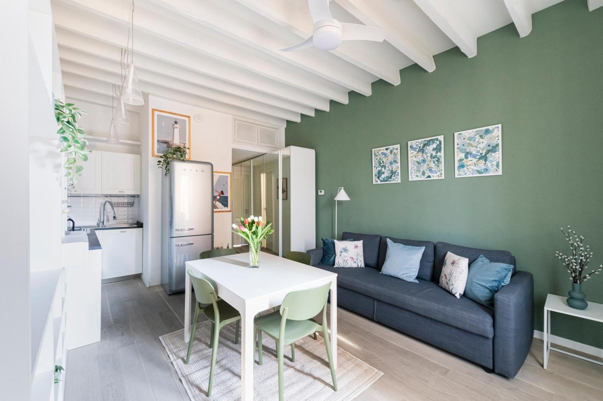 Lovely On The Navigli River By Easylife * Milão