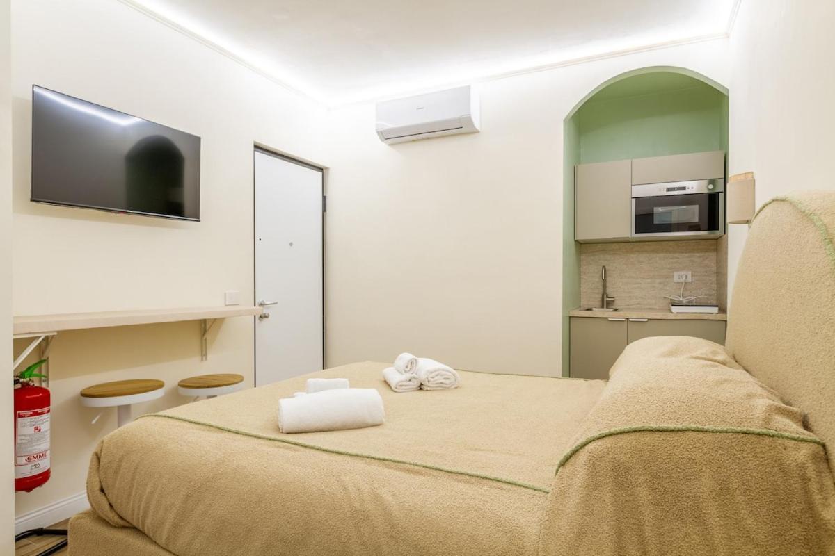 Petite - Design & Comfort * Milan