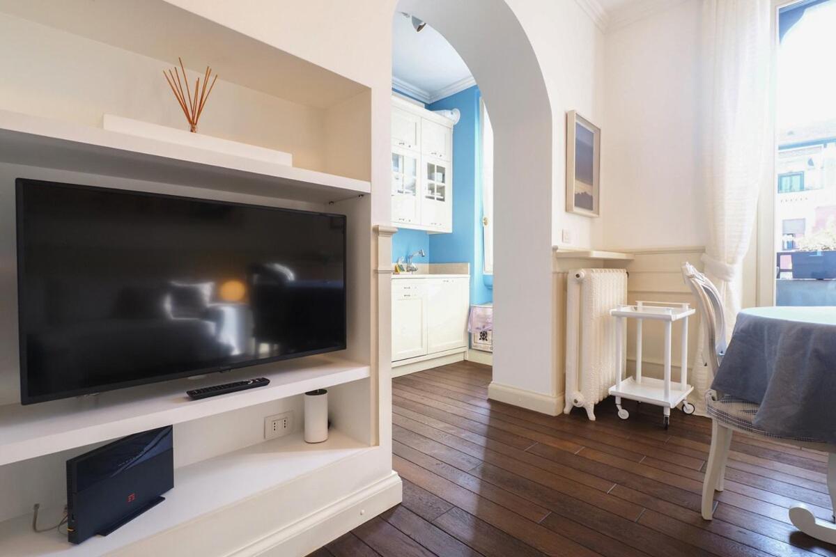 Refined And Bright One-bedroom Near Risorgimento Apartment