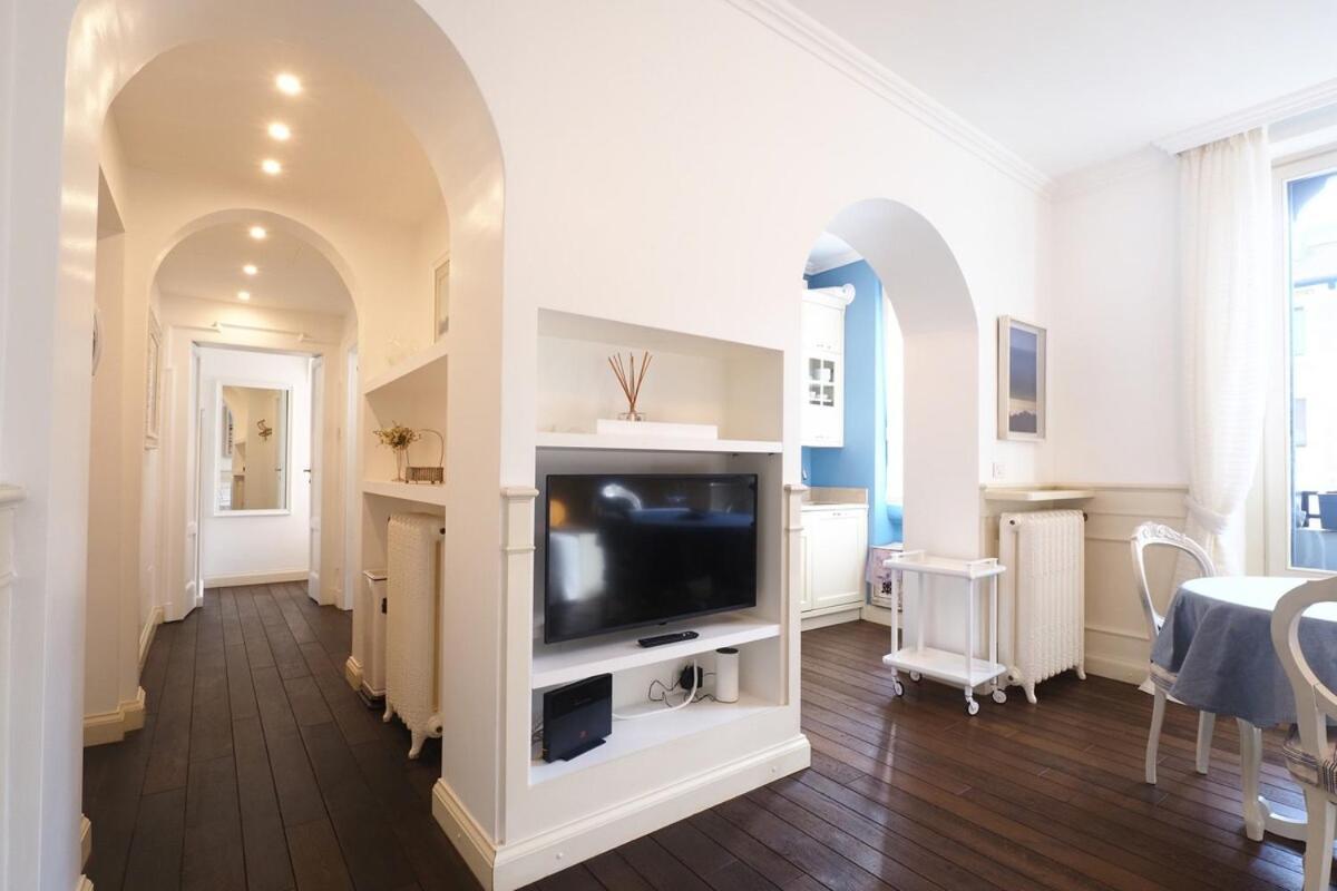 Refined And Bright One-bedroom Near Risorgimento Apartment