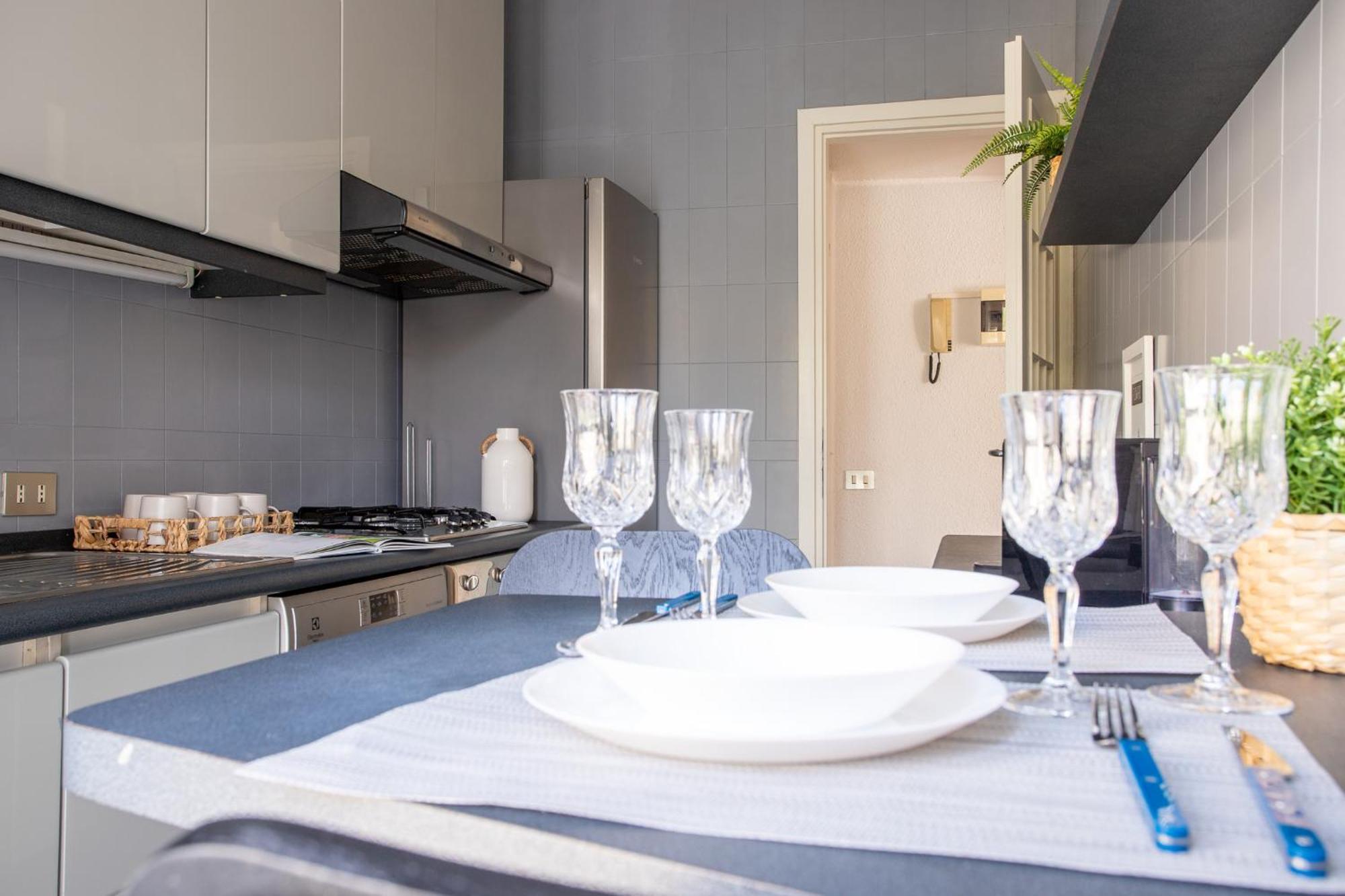 Ampio Ed Elegante - 2 E 2 Bagni Apartment *