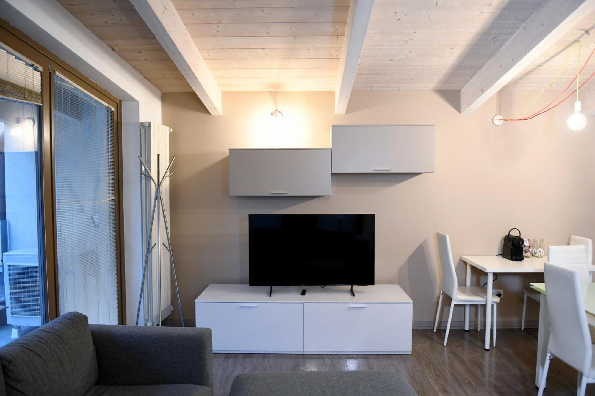 Dingo's House - 5 Minutes From M3 Apartment