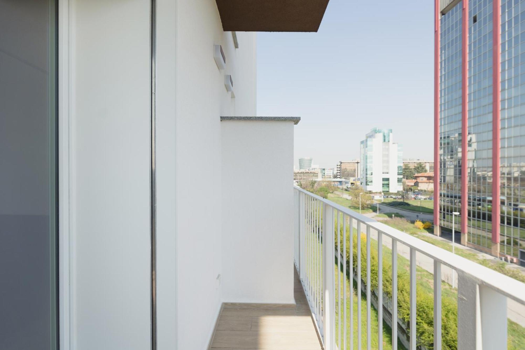 Gohost - Modern And Bright With Terrace And Balcony Apartment Milan