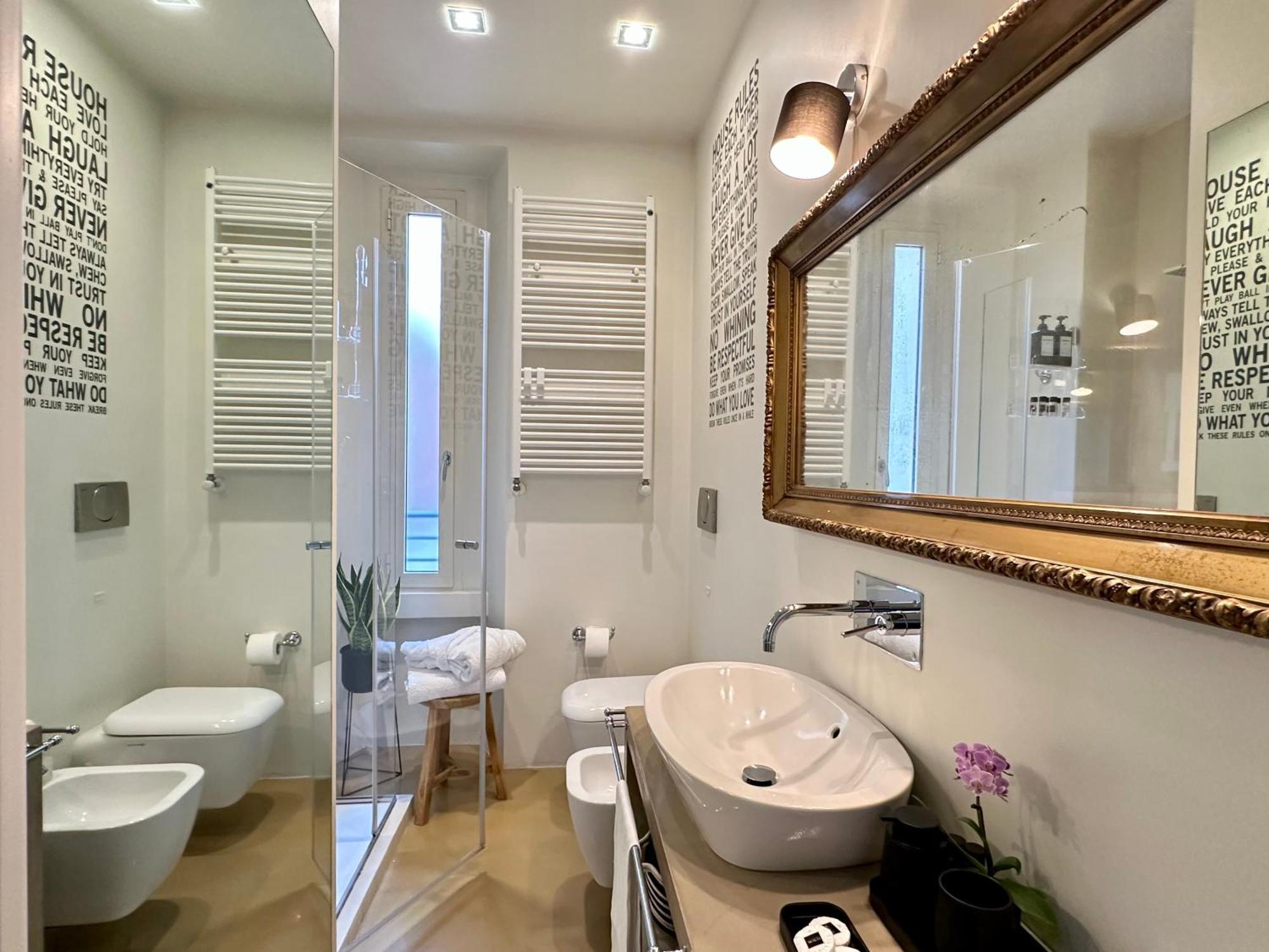Lily Pads -elegant Apartment- In The Center Apartment Milan