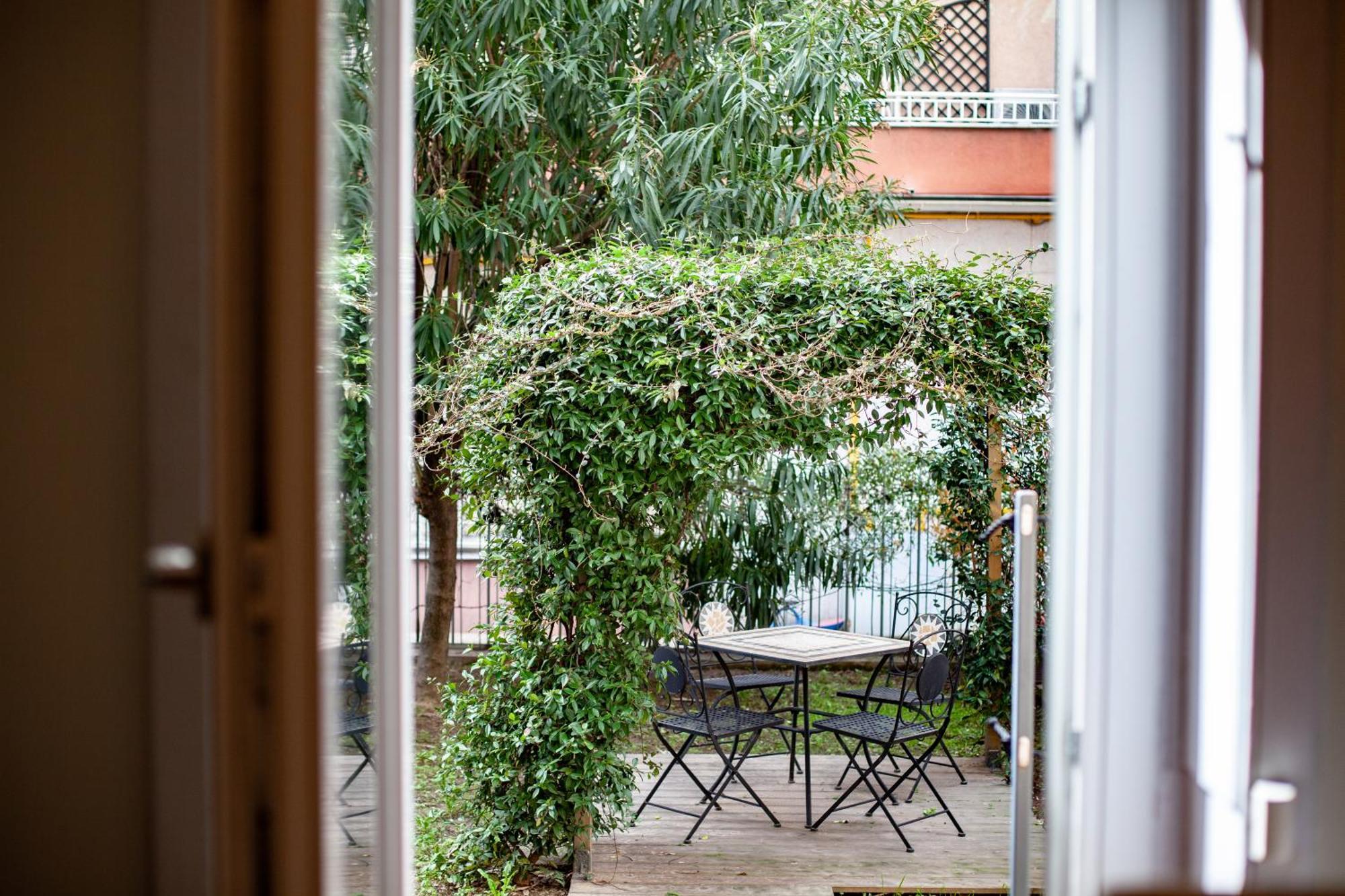 Design & Luxury With Garden In San Senatore Milan