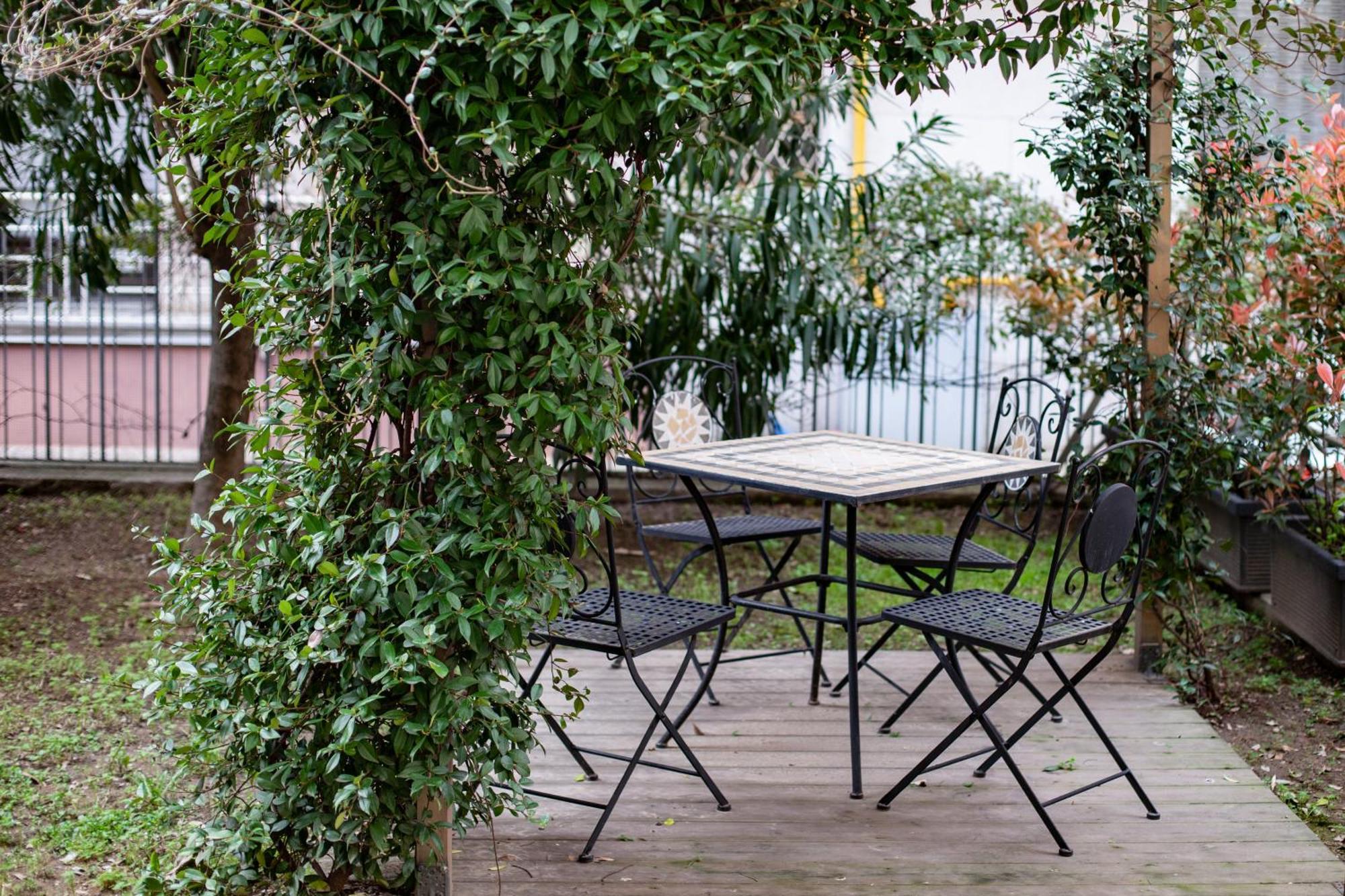 Apartment Design & Luxury With Garden In San Senatore Milan