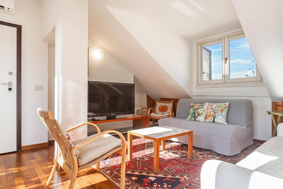 Apartment Station 10 Min Private Terrace Skyview 6 Pax