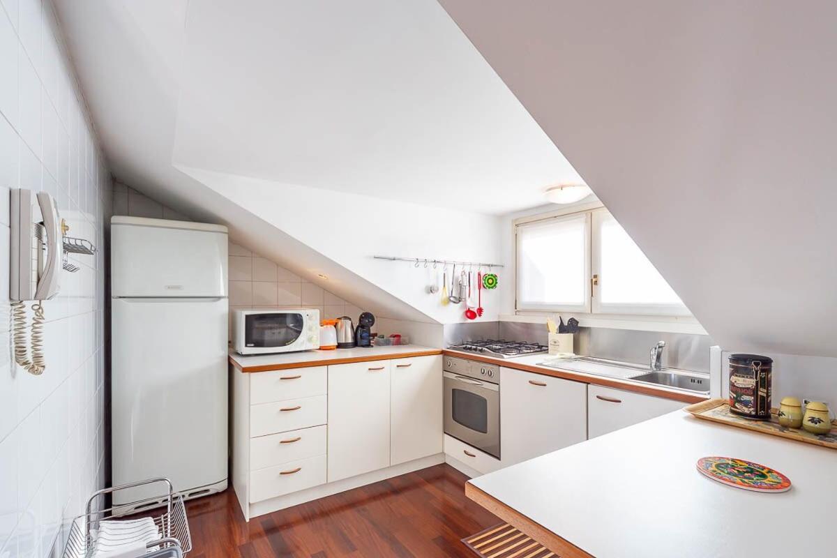 Apartment Station 10 Min Private Terrace Skyview 6 Pax Milan