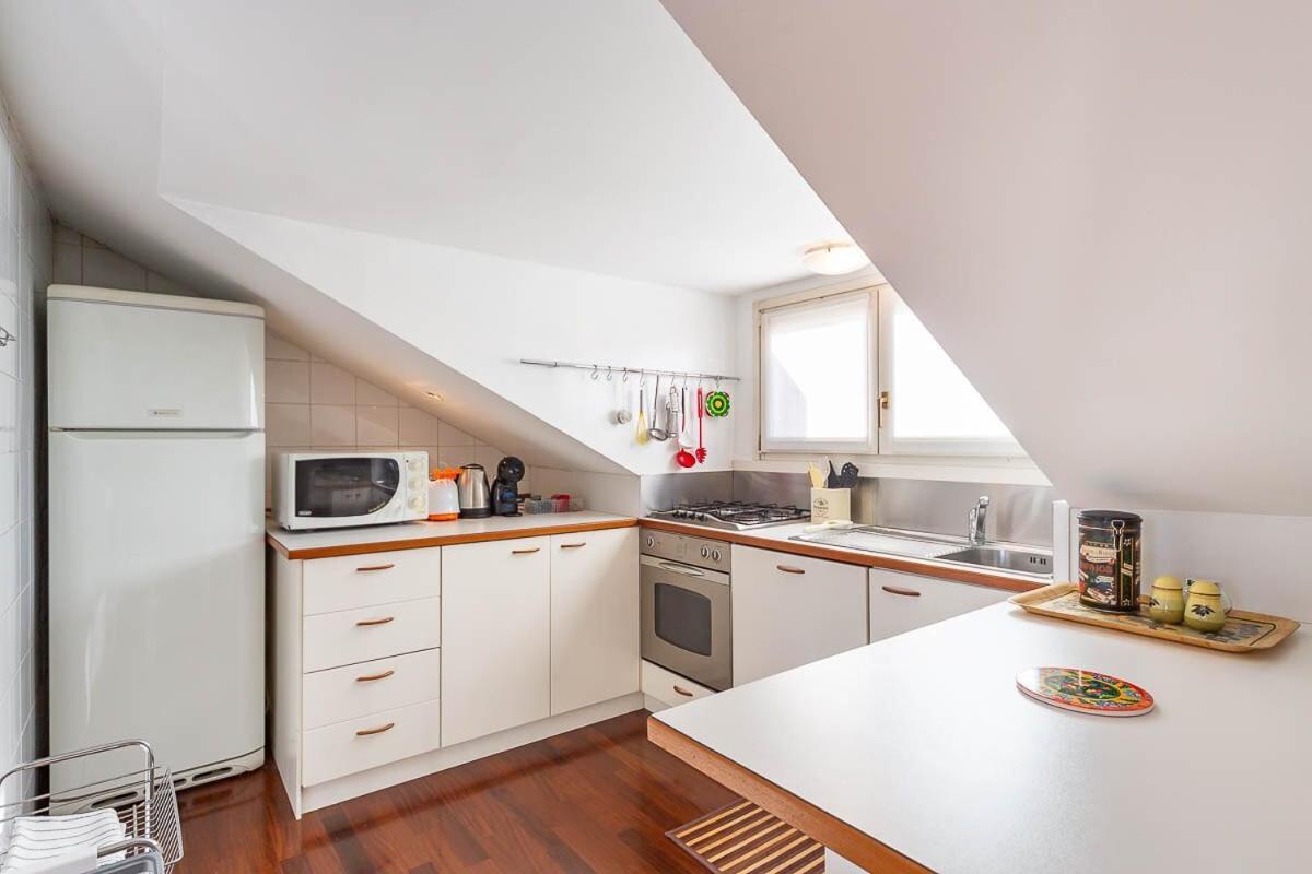 Station 10 Min Private Terrace Skyview 6 Pax Apartment Milan