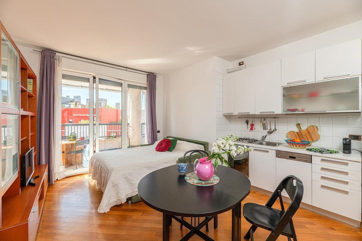 The Rainbow House With Terrace! Apartment Milan