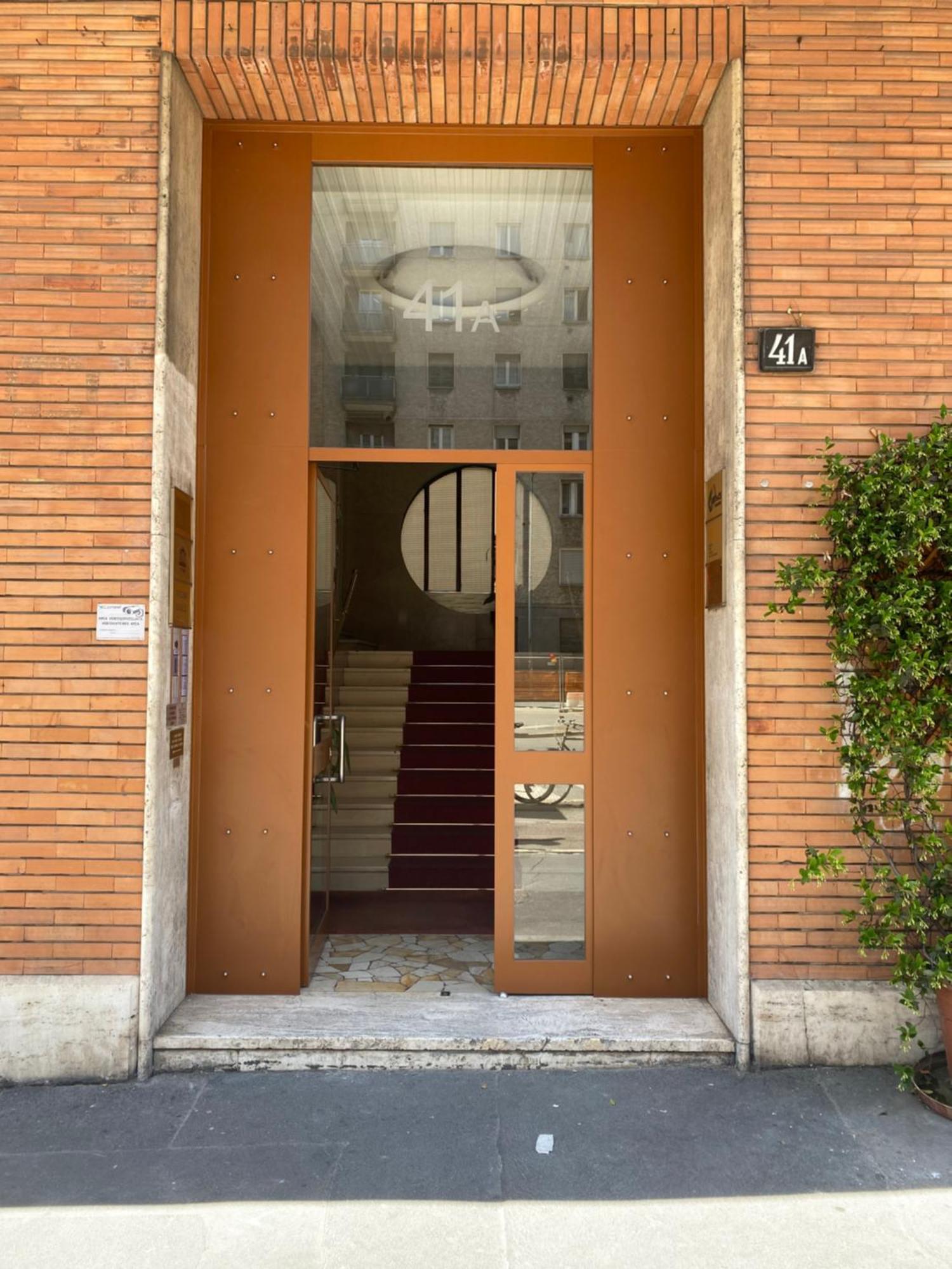 Apartment Tina41 Near Station,isola,corso Como,piazza Gae Aulenti Milan