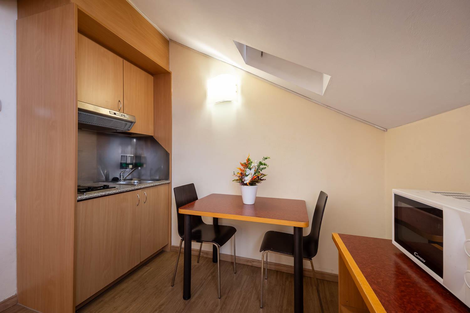 Ih Argonne Park Aparthotel