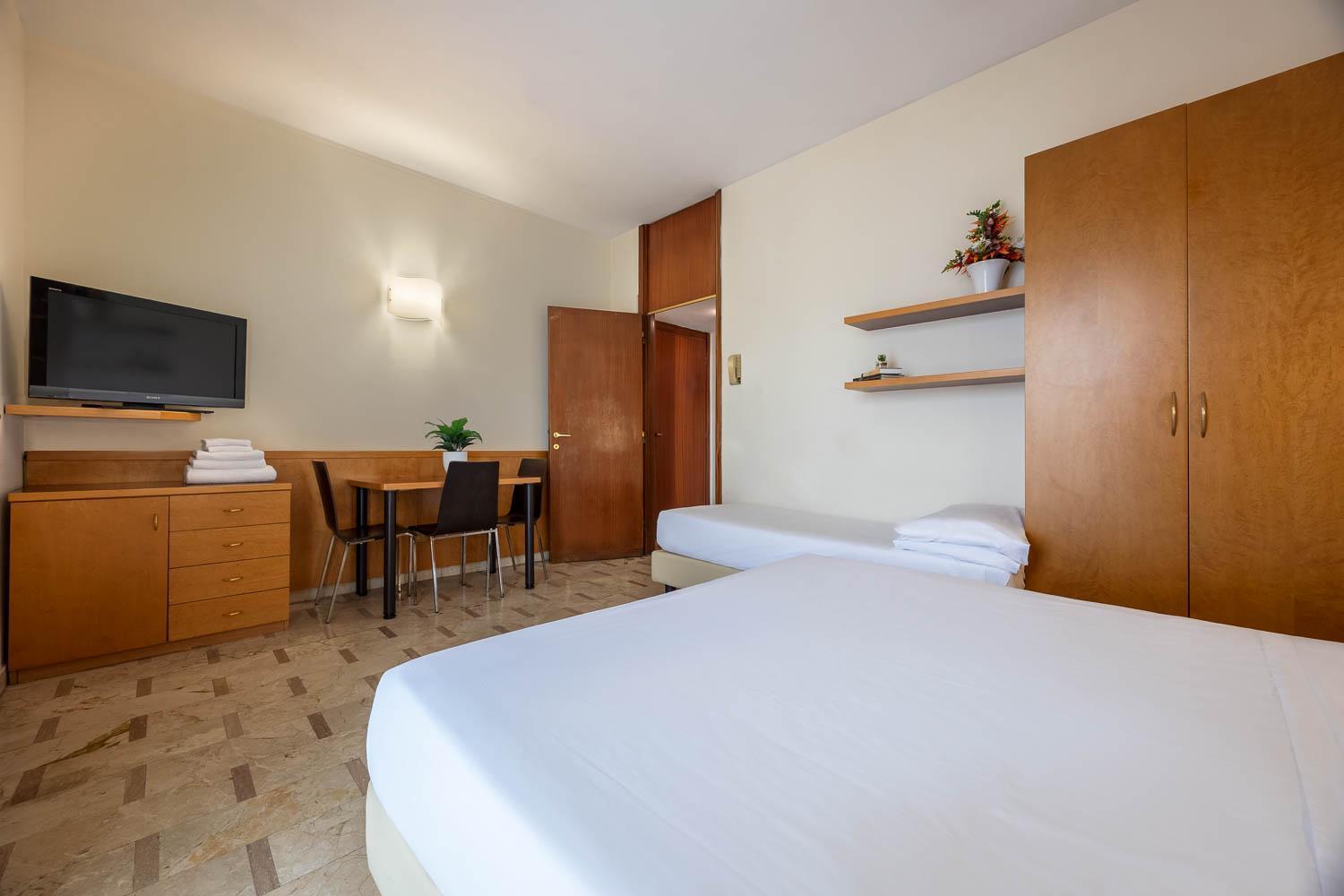 Ih Argonne Park Aparthotel 3*