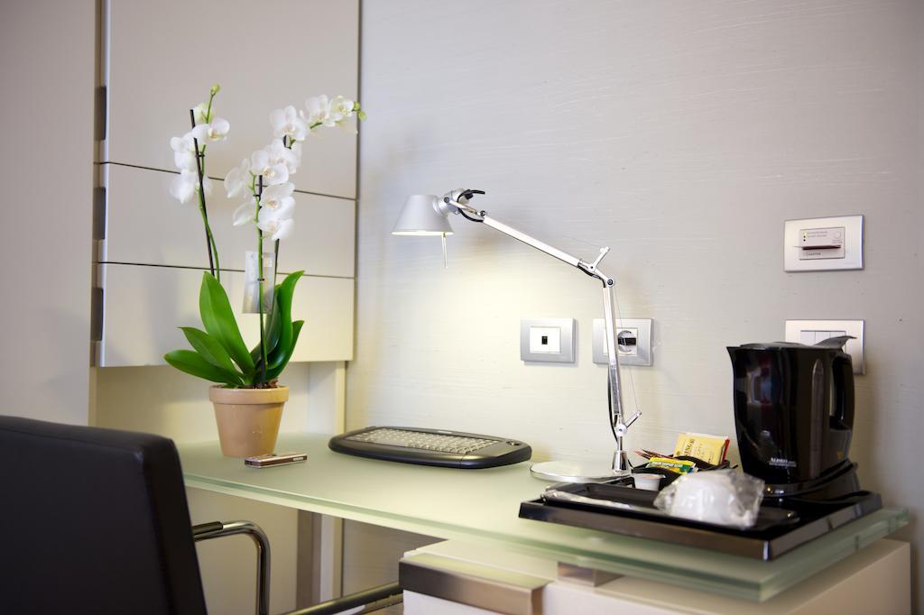 Hotel Mercure Solari Milan