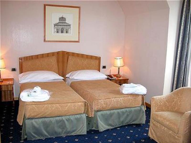 Hotel Nh Collection Touring 4*
