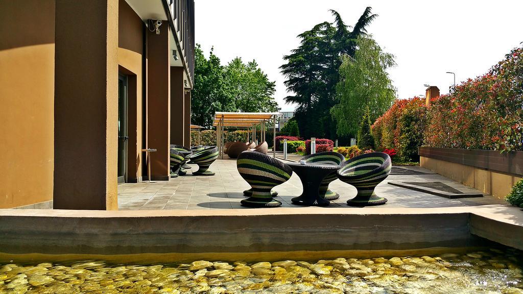Western The Hub Hotel 4*