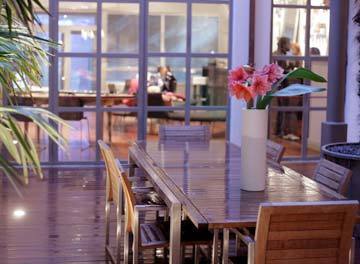 Townhouse 12 Hotel