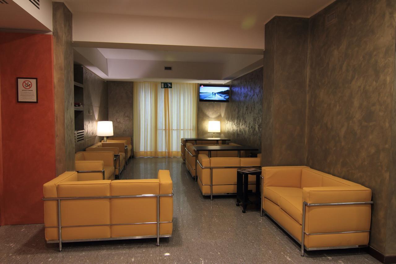 Metro Hotel 3*