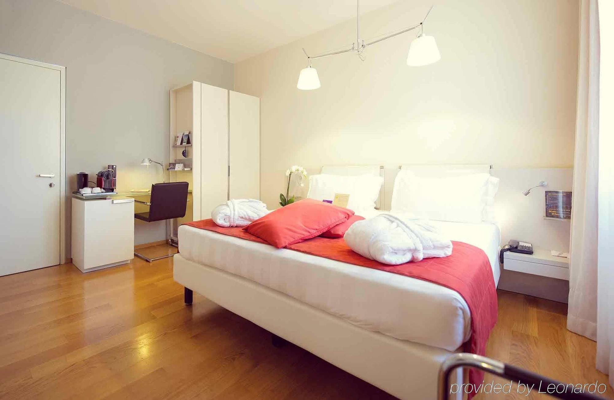 Hotel Mercure Solari Milan