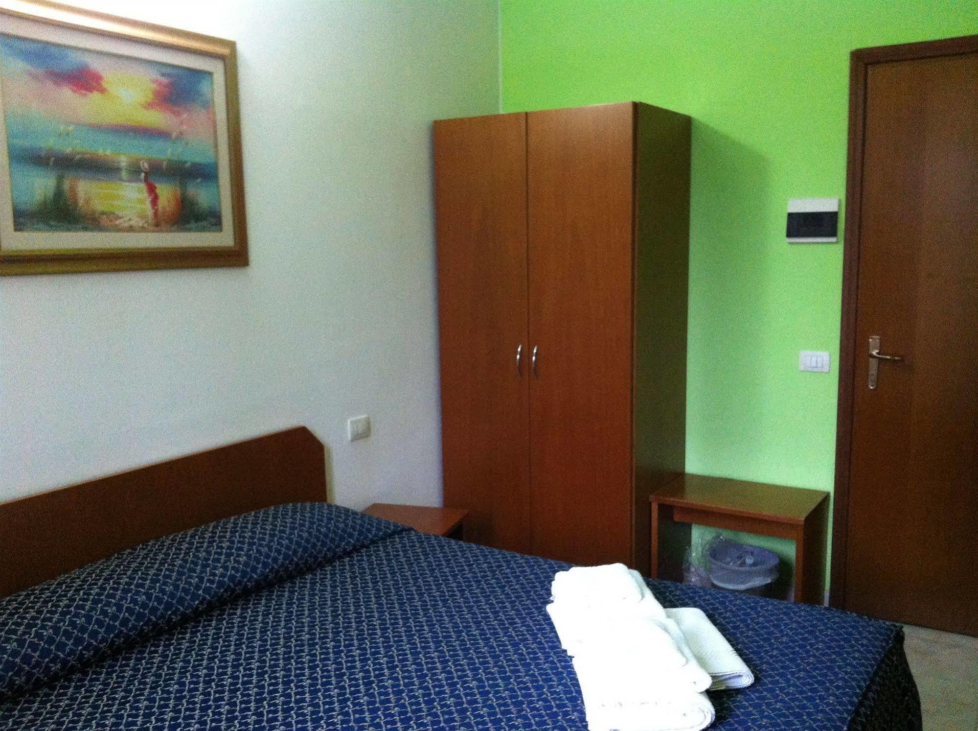 Aurelia Hotel 2*