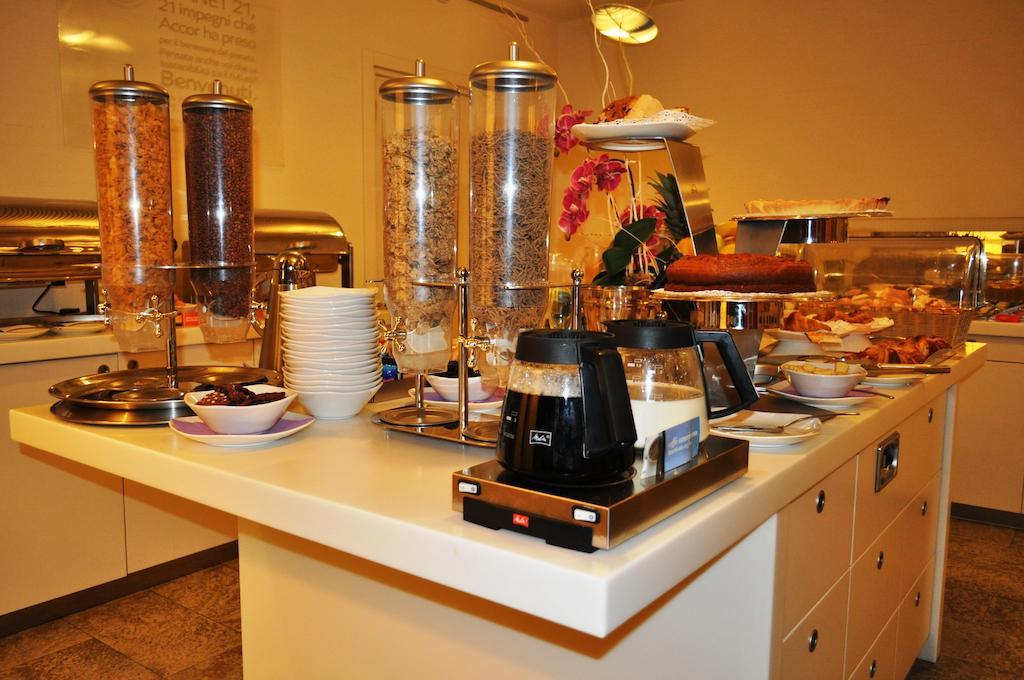 Hotel Mercure Solari Milan