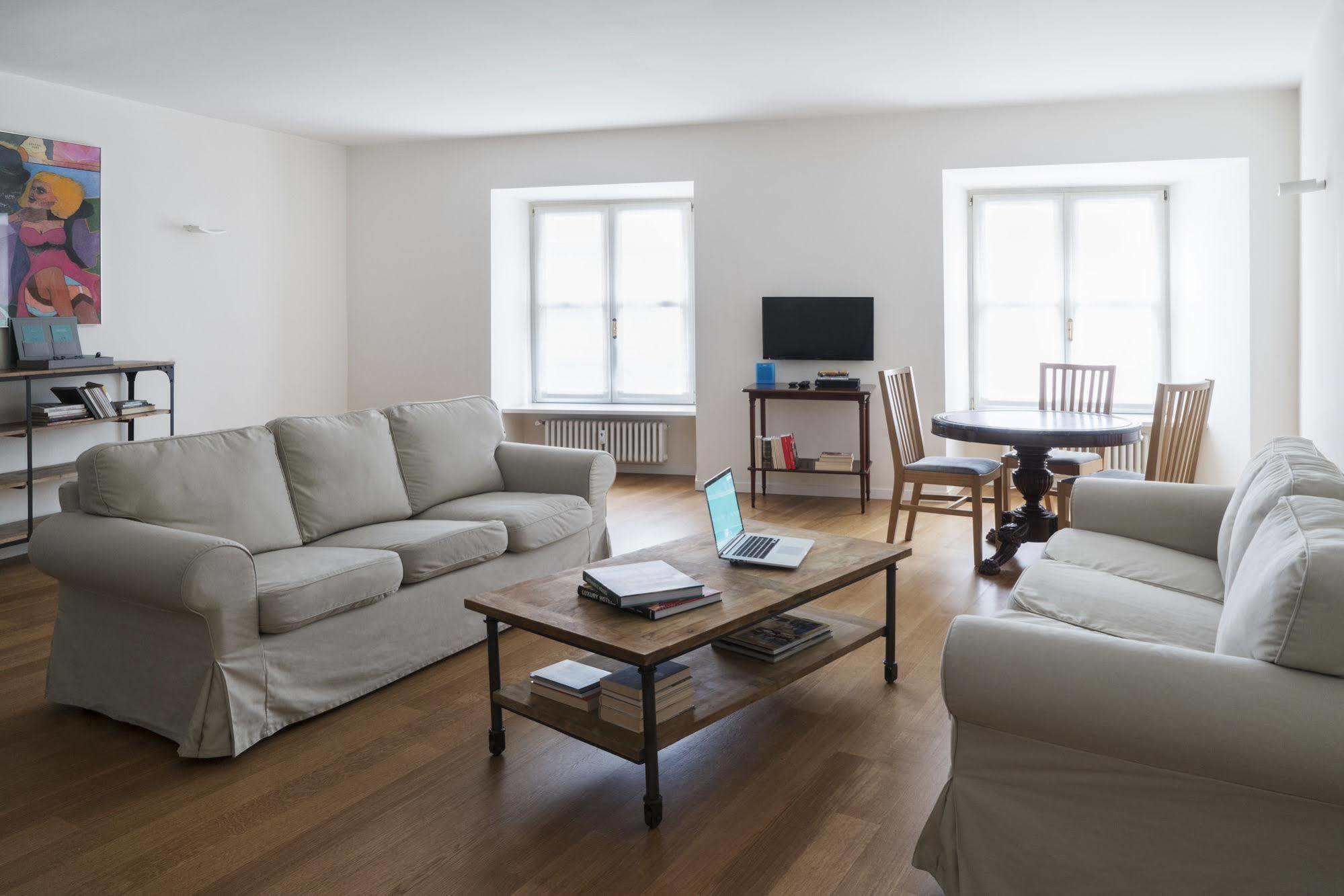 Apartment Brera In San Fermo Milan