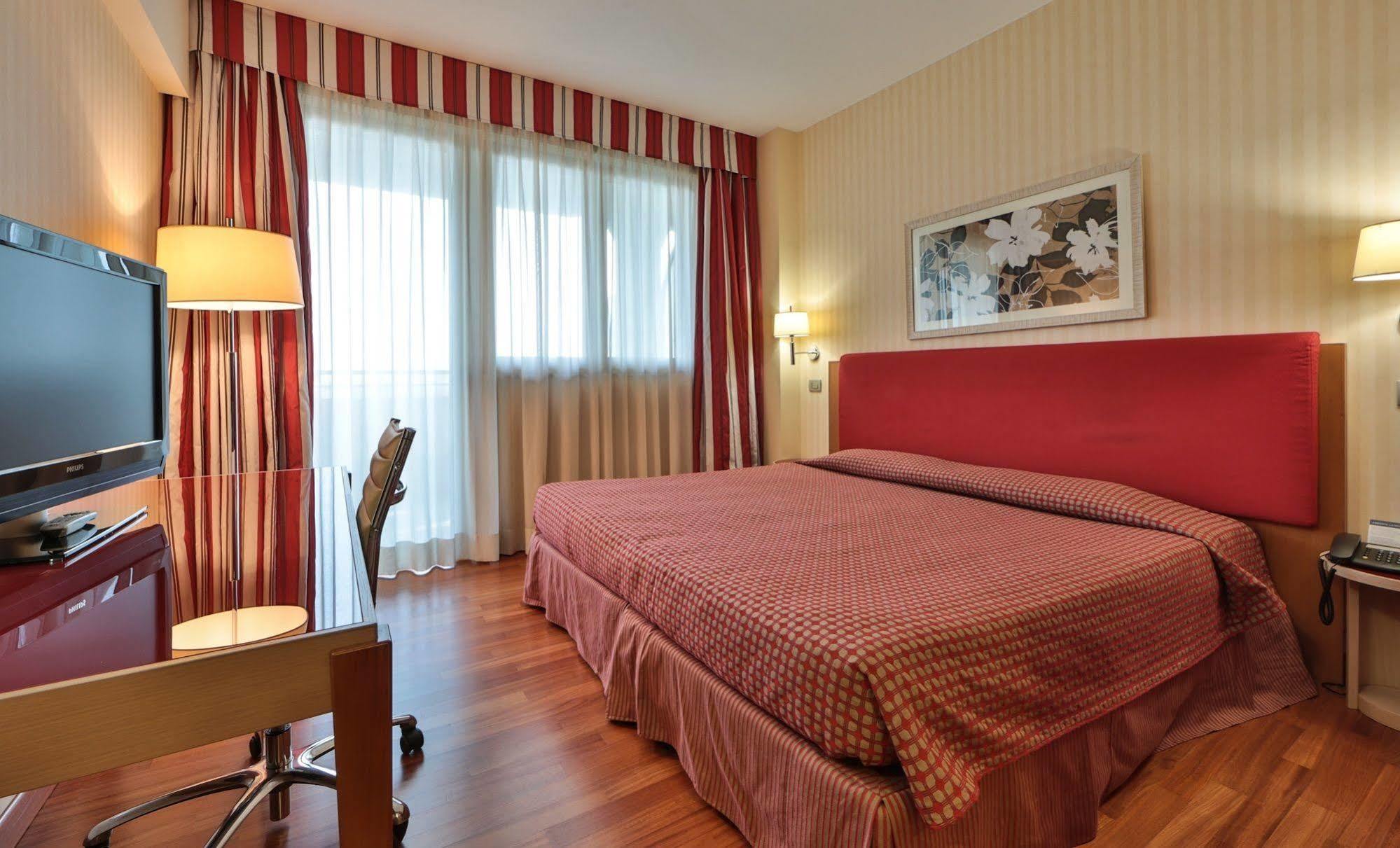 Aparthotel Unaway & Quark Due 4*