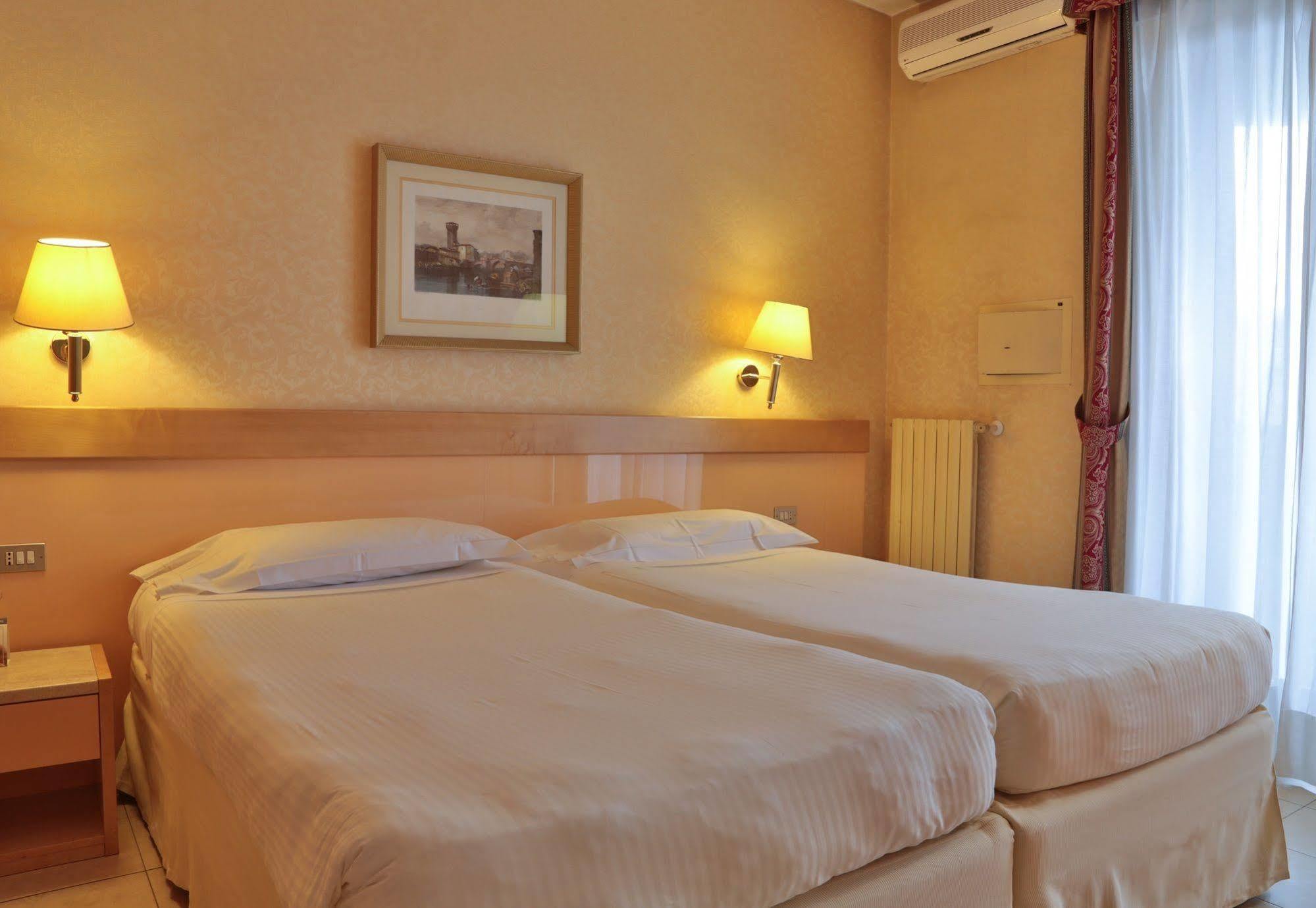 Aparthotel Unaway & Quark Due 4*