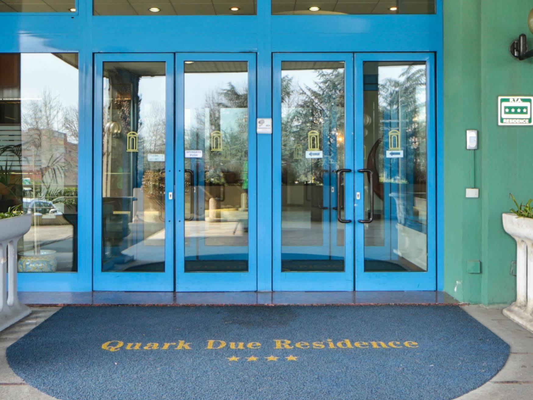Aparthotel Unaway & Quark Due 4*