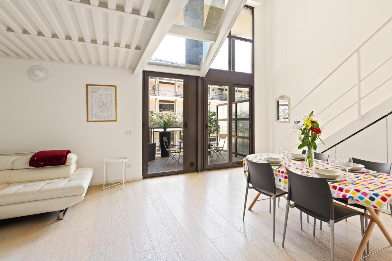 Elegant Loft With Balcony! Appartamento
