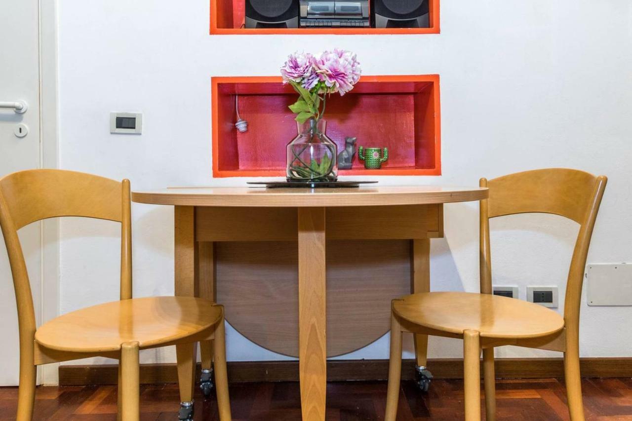 Apartment Altido Colorful For 2 Close To Sforzesco Castle