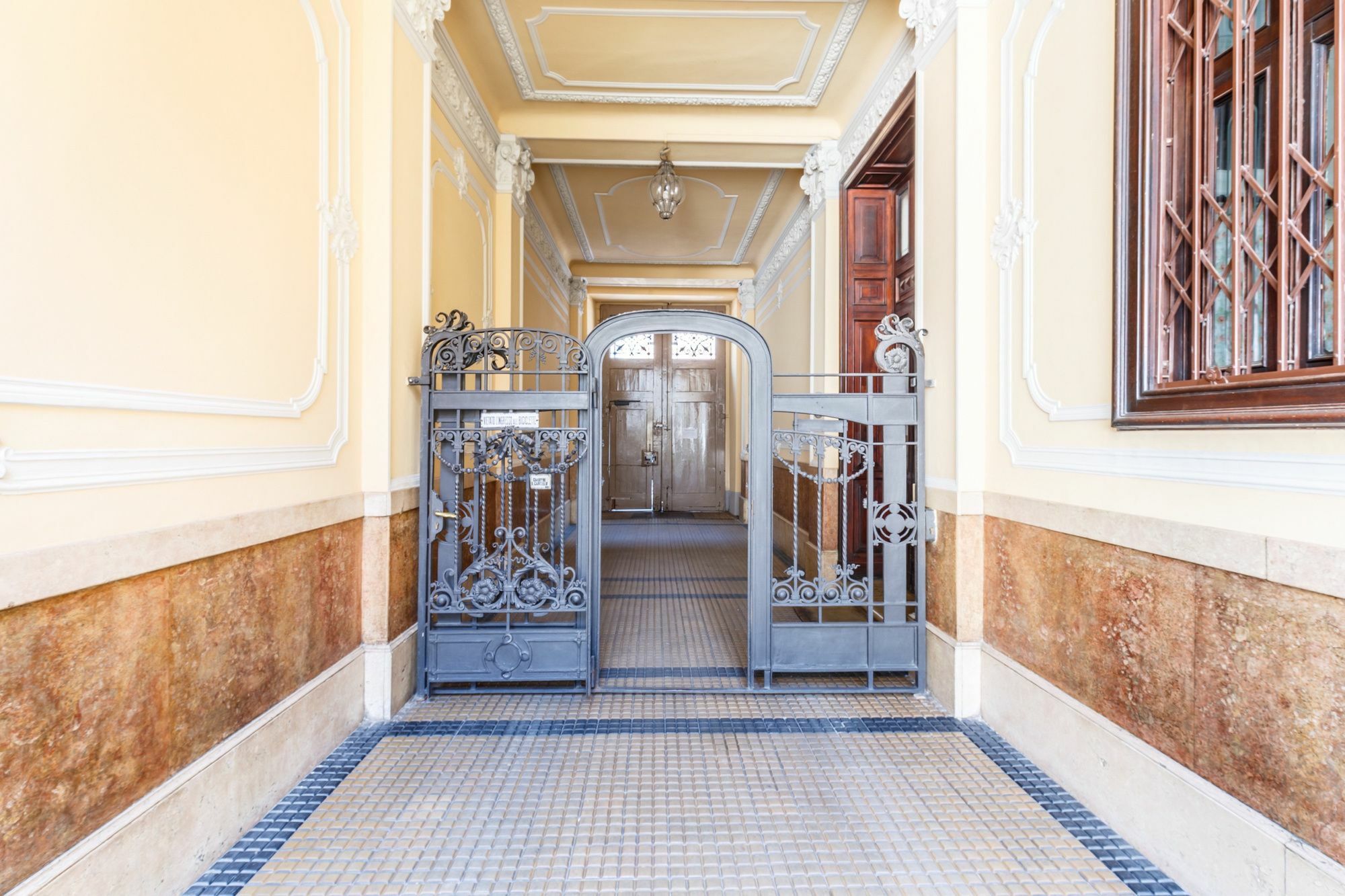 Suitelowcost - Station Apartment