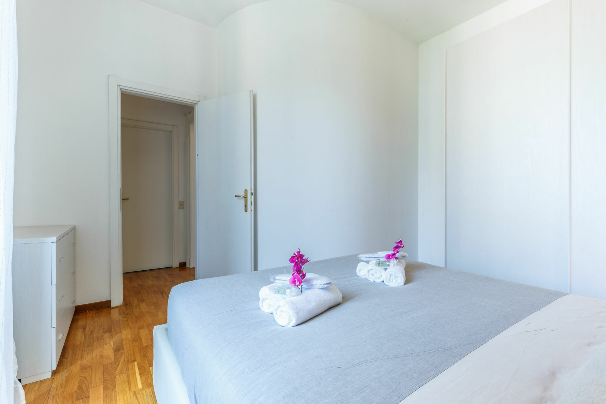 Suitelowcost - Station Apartment