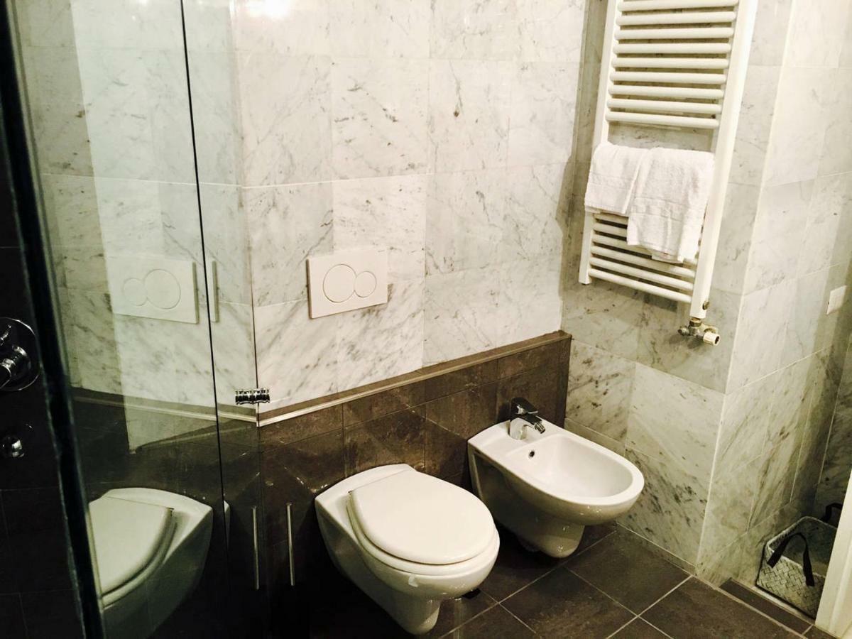 Room Apartment *