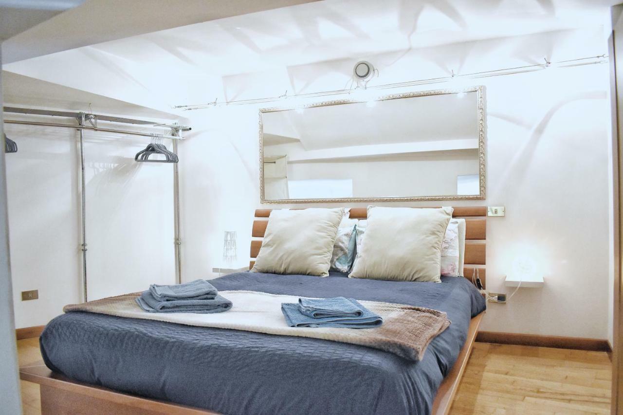 Charming Design Loft Isola Apartment Milan