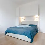 Al 32 Apartment