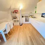 Vetra - Luminoso Attico Con Balcone