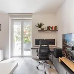 Comfy Apt With Private Parking & Balcony