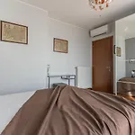 The Best Rent - Bright One-Bedroom Apartment In Precotto Area