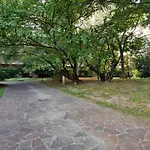 Joivy Vibrant 2Bed Apt With Balcony