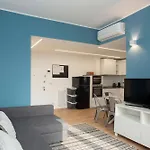 Gambara Urban Flat - Stylish And Next To Metro