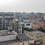 Gambara Urban Flat - Stylish And Next To Metro