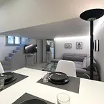 Elegant And Silent Loft In The Center Of Milan