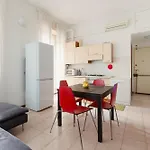 Milano Cosy Apt With Balcony